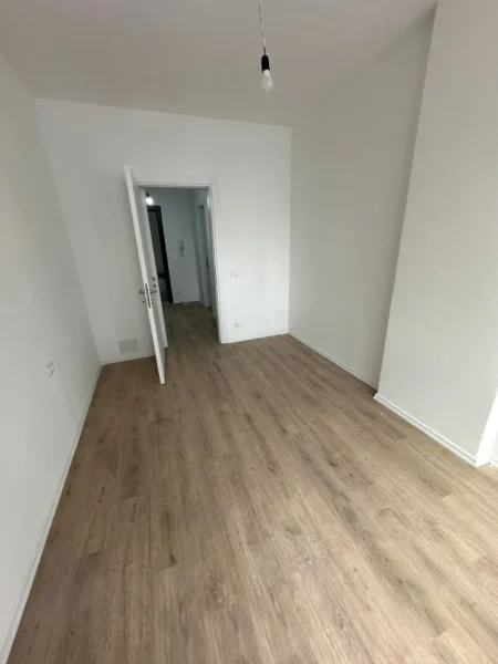 Tirane, jepet me qera apartament 1+1 Kati 3, 65 m² 350 € (UNIVERS CITY)
