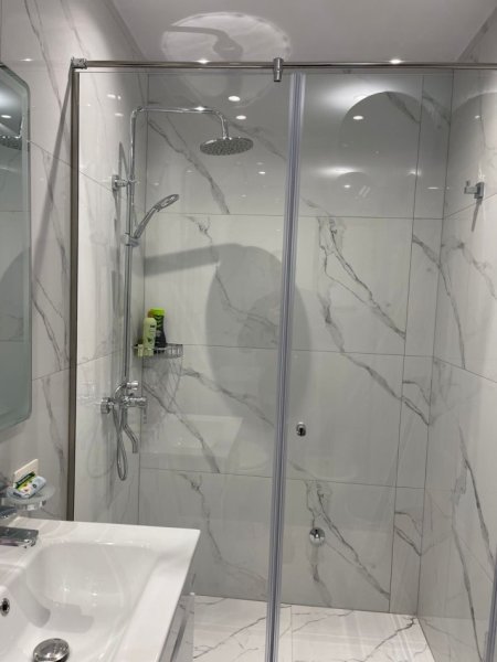 Tirane, jepet me qera apartament 1+1 , 70 m² 900 € (Rruga Kosovareve)