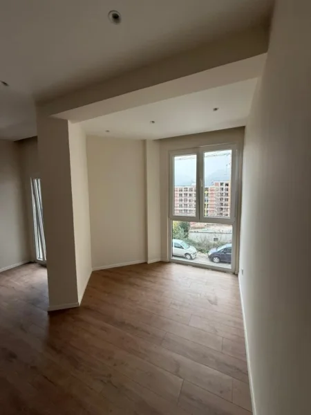 Tirane, shitet apartament 1+1 Kati 2, 76 m² 124.750 € (Ali Dem)