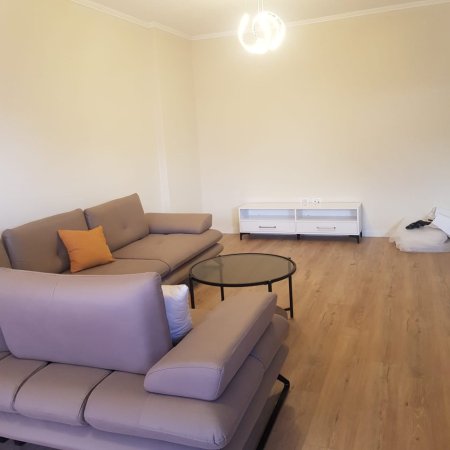 Tirane, jepet me qera apartament 2+1 Kati 5, 700 € 
