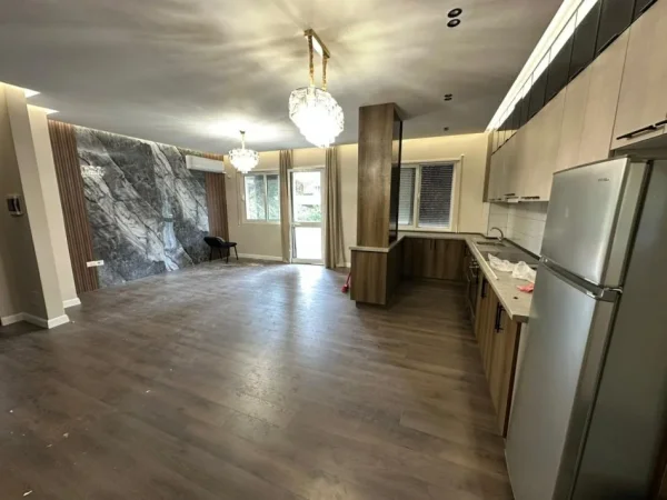 Tirane, jepet me qera apartament 2+1 Kati 2,