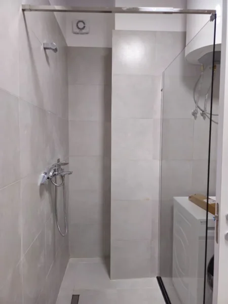 Tirane, jepet me qera apartament 2+1 , 120 m² 1.300 € (Liqeni i Thate)