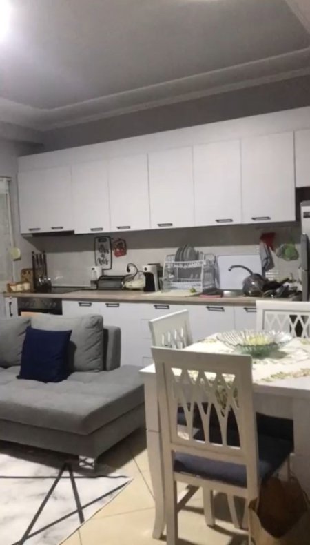 Tirane, jap me qera apartament 2+1+Ballkon Kati 4, 78 m² 560 € (afer Gjimnazit Partizani)