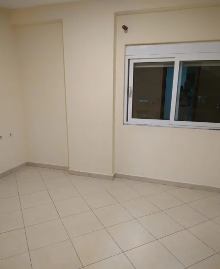 Tirane, jap me qera apartament 2+1+Ballkon Kati 4, 78 m² 560 € (afer Gjimnazit Partizani)