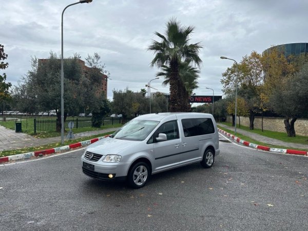 Tirane, shes makine CADDY MAX LIFE 2.0 DIESEL 6+1 VENDE gri metalizato manuale