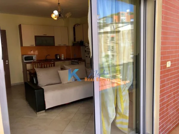 Tirane, jap me qera apartament 1+1+Ballkon Kati 2, 75 m² 550 € (Rruga Haxhi Hysen Dalliu, afer Prokurorise)