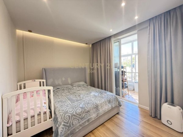 Durres, shitet apartament 2+1 Kati 8, 100 m² 350.000 € (Rruga Taulantia)