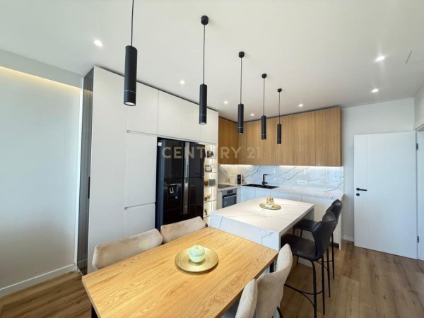 Durres, shitet apartament 2+1 Kati 8, 100 m² 350.000 € (Rruga Taulantia)