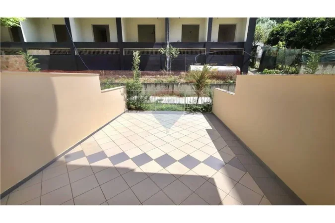 Vlore - Lungomare, shitet garsonier 1+1 Kati 1, 61 m² 73.000 € (Ujë i Ftohtë Lungo Mare, Vlorë)