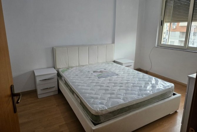 Tirane, jepet me qera apartament 2+1+Aneks+Ballkon Kati 7, 100 m² 500 € (prane fabrikes se miellit)