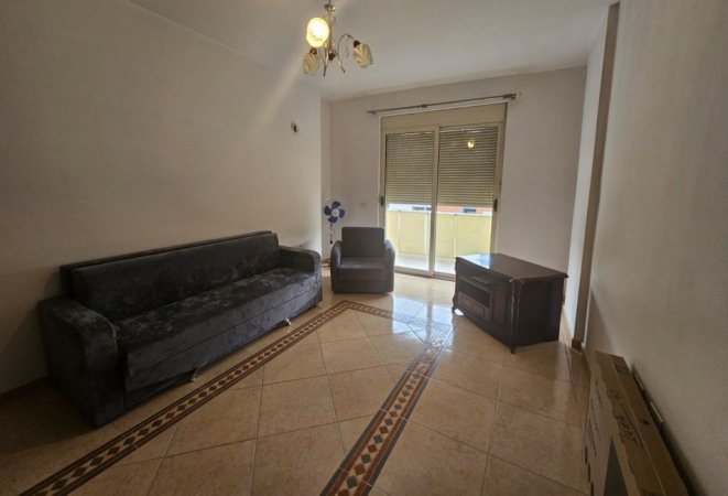 Tirane, jepet me qera apartament 2+1+Aneks+Ballkon Kati 7, 100 m² 500 € (prane fabrikes se miellit)