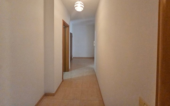 Tirane, jepet me qera apartament 2+1+Aneks+Ballkon Kati 7, 100 m² 500 € (prane fabrikes se miellit)