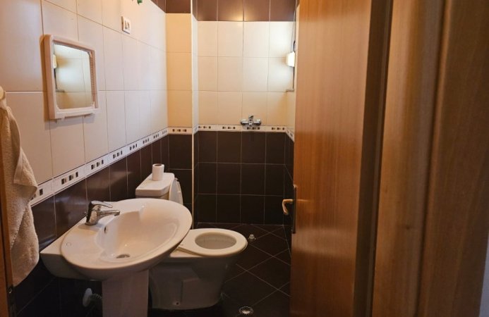 Tirane, jepet me qera apartament 2+1+Aneks+Ballkon Kati 7, 100 m² 500 € (prane fabrikes se miellit)