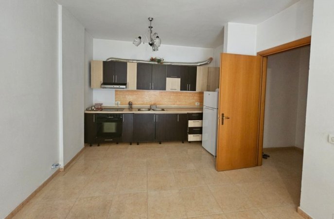 Tirane, jepet me qera apartament 2+1+Aneks+Ballkon Kati 7, 100 m² 500 € (prane fabrikes se miellit)
