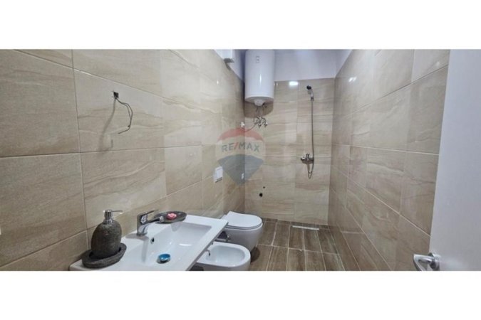 Tirane, jepet me qera apartament 1+1 , 60 m² 550 € (Rruga Don Bosko,)