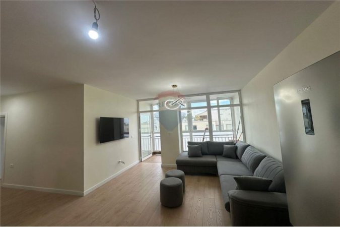 Tirane, jepet me qera apartament 2+1 Kati 8, 100 m² 850 € (KOMUNA E PARISIT)