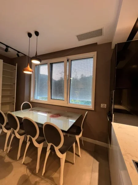 Tirane, jepet me qera 3+1+Ballkon Kati 0, 107 m² 2.000 € 