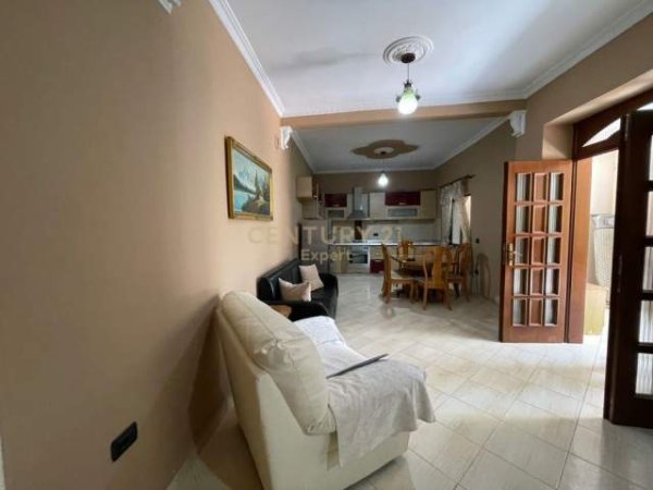 Tirane, jepet me qera apartament 1+1 Kati 1, 50 m² 340 Euro (Rruga e Dibres)