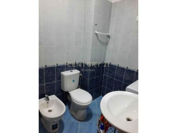Tirane, jepet me qera apartament 1+1+BLK Kati 4, 70 m² 330 Euro (Yzberish)