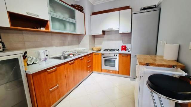 Tirane, jepet me qera apartament 2+1+BLK Kati 5, 135 m² 750 Euro (Myslym shyri)
