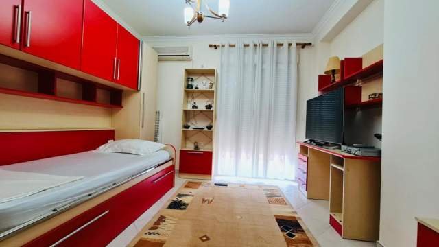 Tirane, jepet me qera apartament 2+1+BLK Kati 5, 135 m² 750 Euro (Myslym shyri)