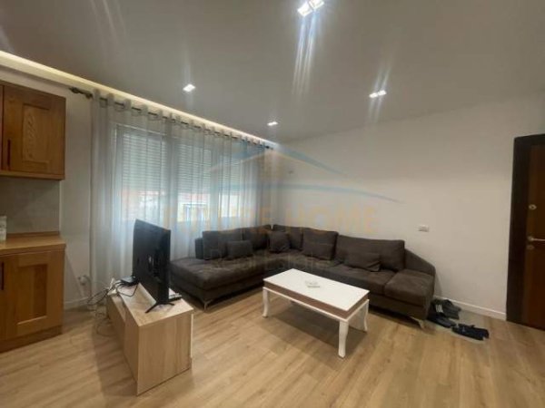 Tirane, jepet me qera apartament 1+1 Kati 2, 60 m² 500 Euro (Selvia)