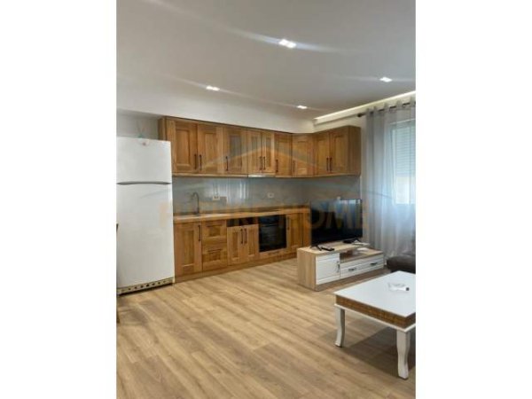 Tirane, jepet me qera apartament 1+1 Kati 2, 60 m² 500 Euro (Selvia)