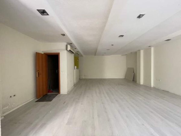 Tirane, jepet me qera ambjent biznesi Kati 1, 100 m² 600 Euro (Rruga e Kavajes)