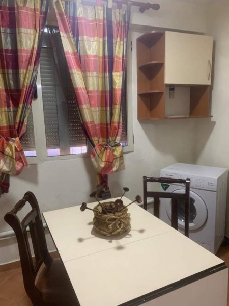 Tirane, jepet me qera garsonier 1+1 Kati 1, 30 m² 30.000 Leke (Myslym Shyr)