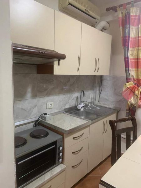 Tirane, jepet me qera garsonier 1+1 Kati 1, 30 m² 30.000 Leke (Myslym Shyr)