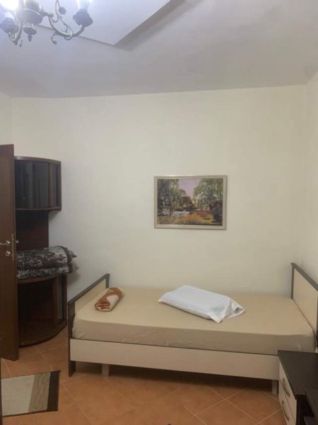 Tirane, jepet me qera garsonier 1+1 Kati 1, 30 m² 30.000 Leke (Myslym Shyr)