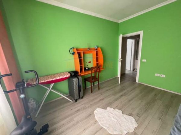 Tirane, shitet apartament Kati 8, 93 m² 115.000 Euro (Unaza e re, Prane Rrethrrotullimit)