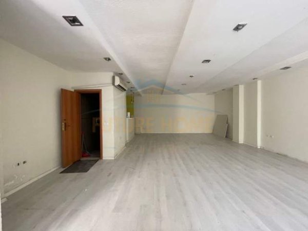 Tirane, jepet me qera ambjent biznesi Kati 1, 100 m² 600 Euro