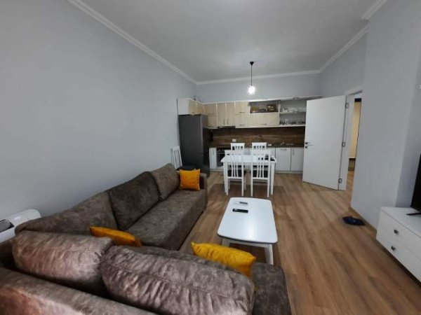 Tirane, jepet me qera apartament 2+1 Kati 3, 100 m² 800 Euro (Tek Arlis)