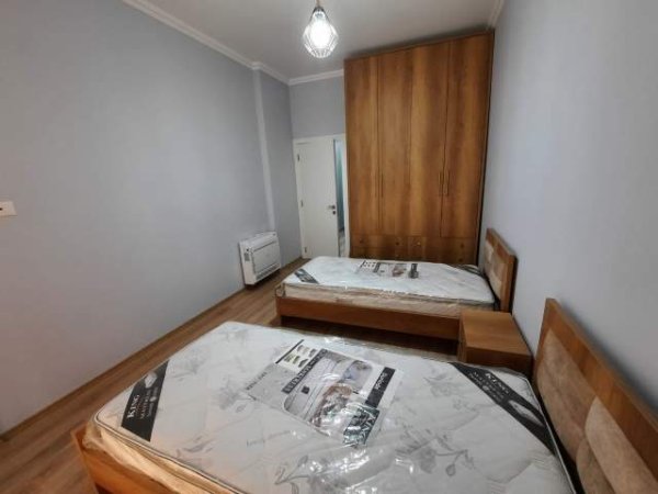 Tirane, jepet me qera apartament 2+1 Kati 3, 100 m² 800 Euro (Tek Arlis)