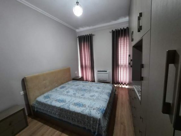 Tirane, jepet me qera apartament 2+1 Kati 3, 100 m² 800 Euro (Tek Arlis)