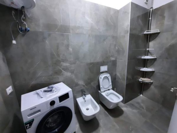 Tirane, jepet me qera apartament 2+1 Kati 3, 101 m² 800 Euro (Rruga e Kavajes)