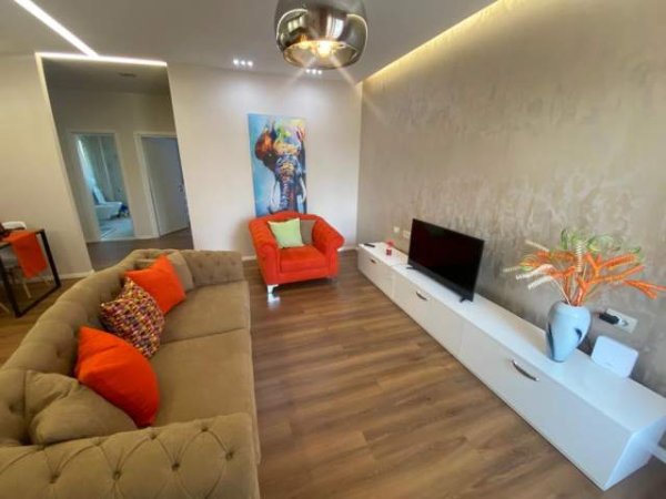 Tirane, jepet me qera apartament 2+1+BLK Kati 5, 100 m² 650 Euro (Panorama)