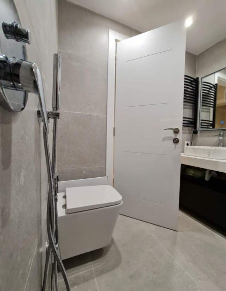 Tirane, shes apartament 2+1 106 m² 235.000 Euro (21 Dhjetori, Buze rruges)