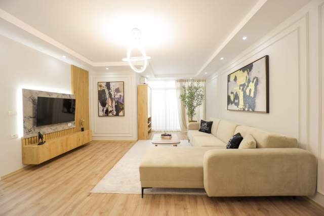 Tirane, shitet apartament 2+1 117 m² Euro (Komuna e Parisit)