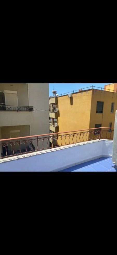 Durres, jepet me qera apartament  ne zonen e Plazhit55 m² 35 Euro/Nata (Shkembi Kavajes)
