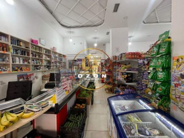 Tirane, shitet dyqan Kati 0, 100 m² 18.000 Euro (ASTIR)