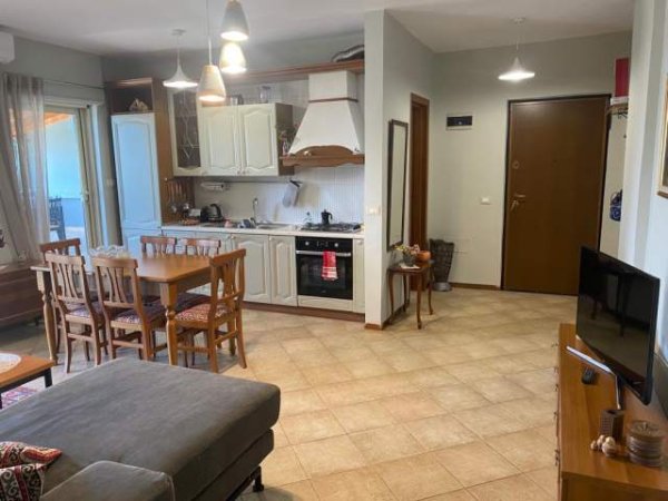 Tirane, jepet me qera apartament 2+1+BLK Kati 10, 115 m² 700 Euro (Rruga e Bogdanëve)