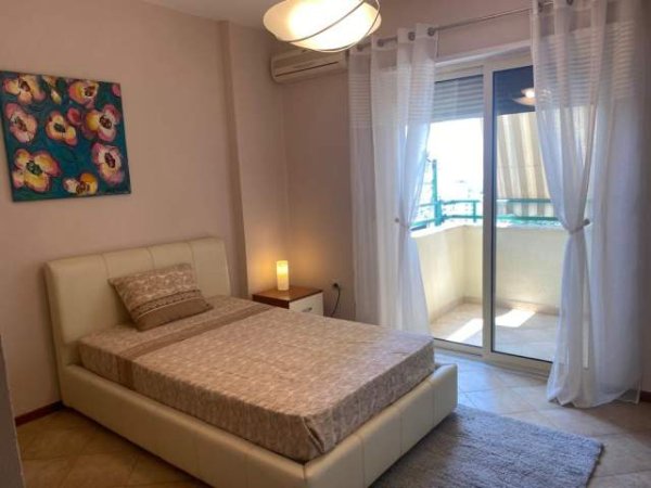 Tirane, jepet me qera apartament 2+1+BLK Kati 10, 115 m² 700 Euro (Rruga e Bogdanëve)