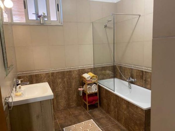 Tirane, jepet me qera apartament 2+1+BLK Kati 10, 115 m² 700 Euro (Rruga e Bogdanëve)