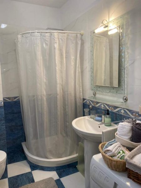 Tirane, jepet me qera apartament 2+1+BLK Kati 10, 115 m² 700 Euro (Rruga e Bogdanëve)