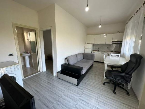 Tirane, jepet me qera shtepi 1+1 50 m² 22.000 Leke (Rruga Fuat Toptani, Vilat Gjermane, Tirane)