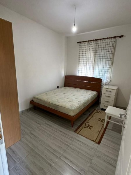 Tirane, jepet me qera shtepi 1+1 50 m² 22.000 Leke (Rruga Fuat Toptani, Vilat Gjermane, Tirane)