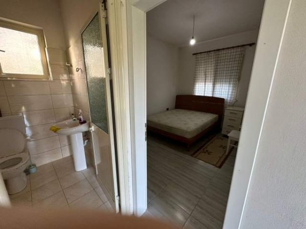 Tirane, jepet me qera shtepi 1+1 50 m² 22.000 Leke (Rruga Fuat Toptani, Vilat Gjermane, Tirane)