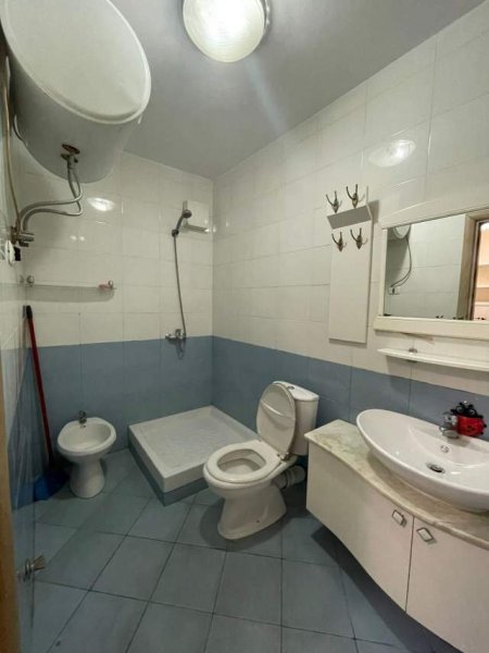 Tirane, jepet me qera apartament 2+1+A+BLK Kati 5, 170 m² 450 Euro